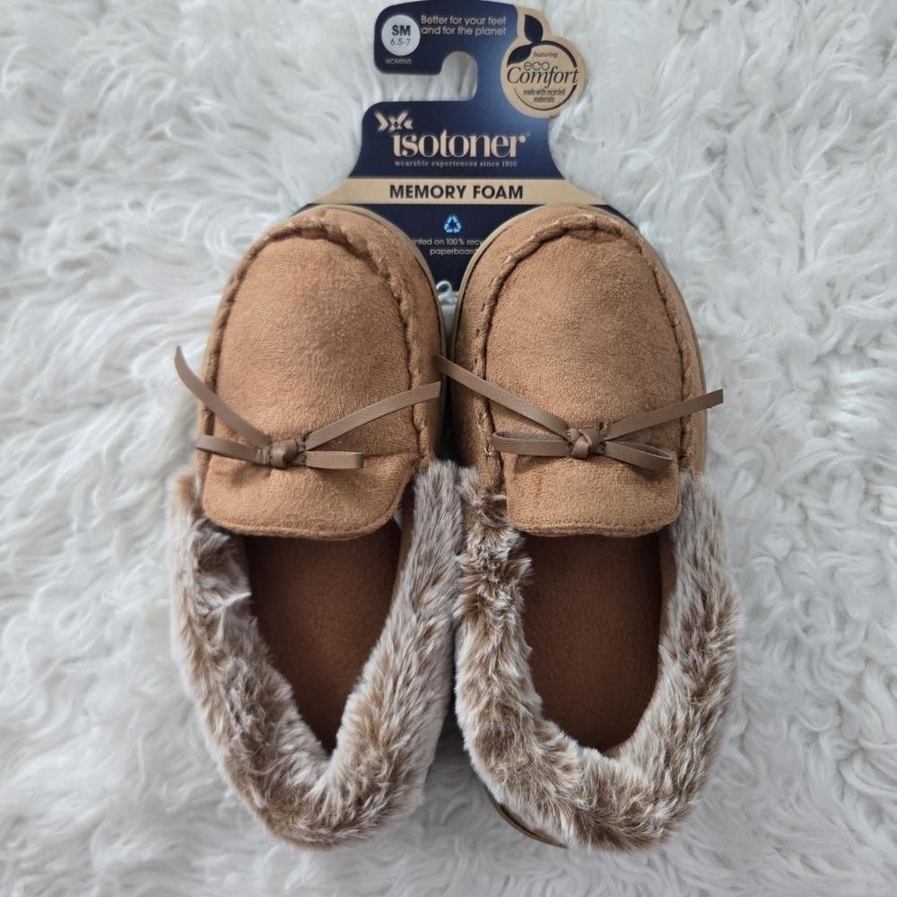 Isotoner Memory Foam Buckskin Slippers. Size Small 6.5-7. New.